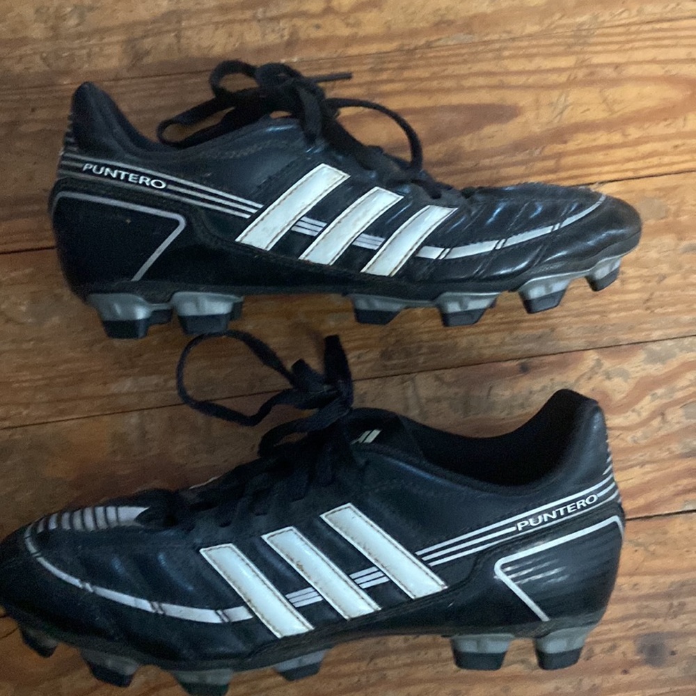 Adidas puntero cleats. Classic